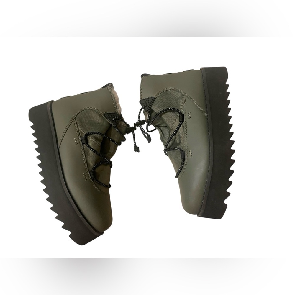 NWOT UGG Ultra Matte Classic Rising Toggle Platform Women's Ankle Boots SZ 8 - Picture 3 of 10
